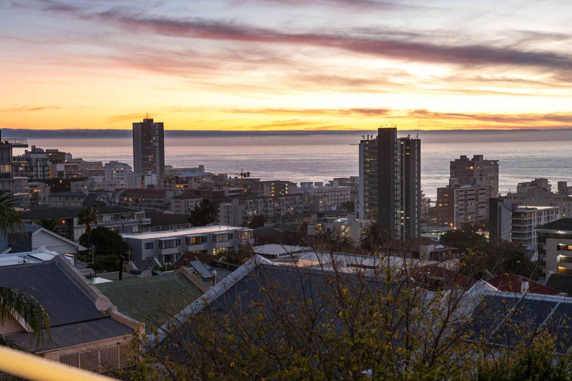 Firdale Mews 5 By Host Agents * Kaapstad