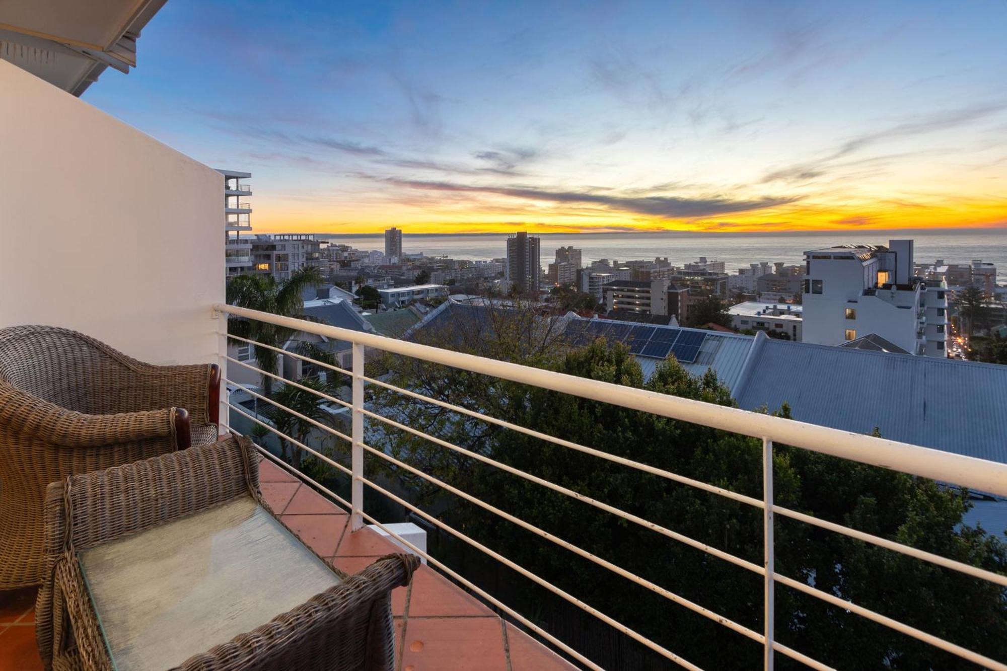 Firdale Mews 5 By Host Agents * Kaapstad